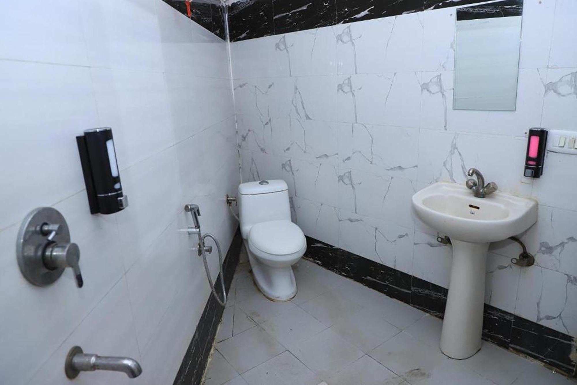 Hotel Global Inn By Quality Inn Nowe Delhi Zewnętrze zdjęcie